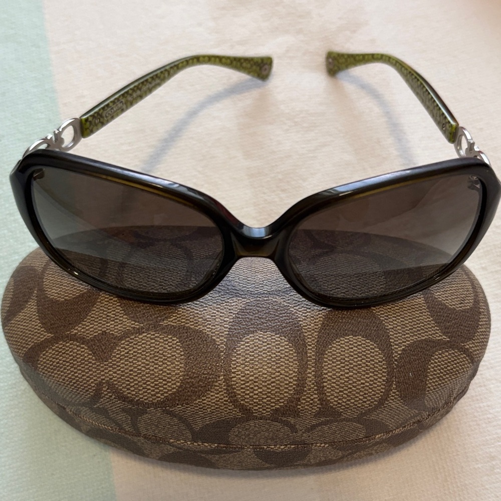 Coach Tortoise ‘Kissing C’ Women's Sunglasses. NWOT w/ case - Picture 3 of 6